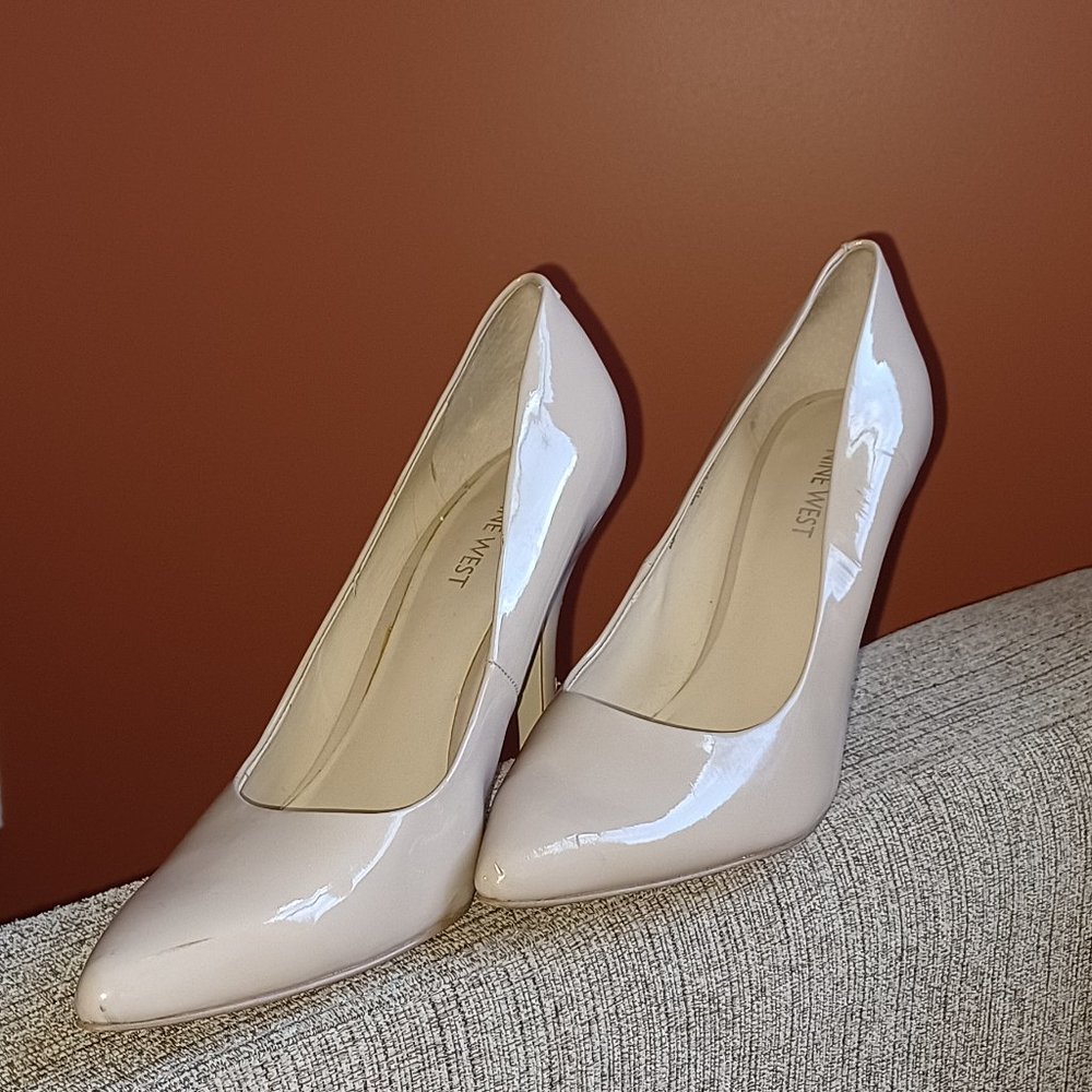 Nine West Classic Patent Leather Pumps - Nude Sz 9